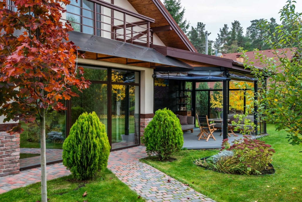 backyard-of-modern-cottage-with-terrace